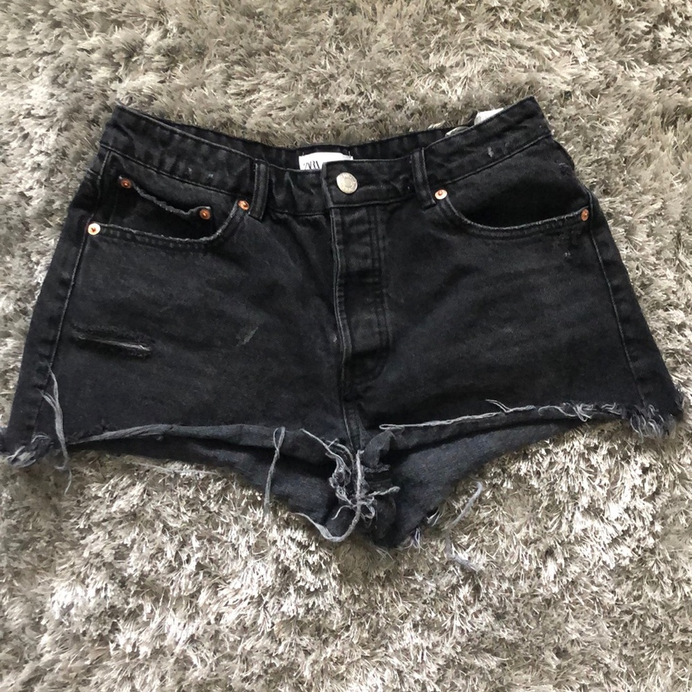 Zara black denim shorts. Size 8 NEVER WORN